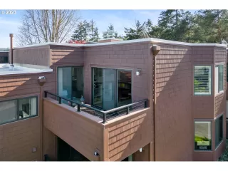 Photo #2: 23556195 Listing