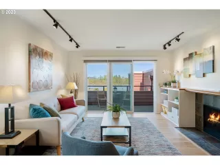 Photo #4: 23556195 Listing