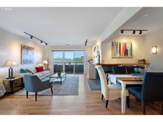 Photo #5: 23556195 Listing