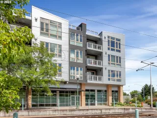 Photo #2: 23556331 Listing