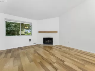 Photo #2: 23556396 Listing