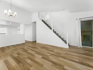 Photo #4: 23556396 Listing