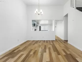 Photo #5: 23556396 Listing