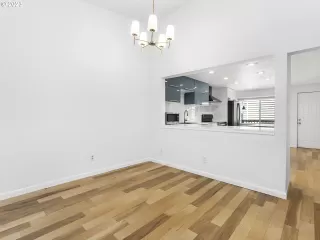 Photo #6: 23556396 Listing