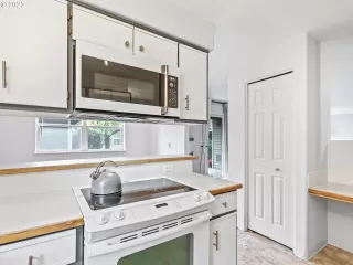 Photo #6: 23556455 Listing