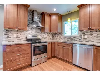 Photo #4: 23556668 Listing