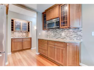 Photo #6: 23556668 Listing