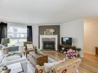 Photo #4: 23556781 Listing