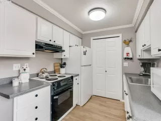 Photo #6: 23556781 Listing