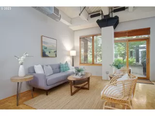 Photo #5: 23557038 Listing
