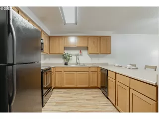 Photo #6: 23559379 Listing