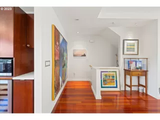 Photo #5: 23559556 Listing