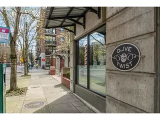 Photo #4: 23560011 Listing