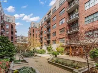 Photo #5: 23560011 Listing