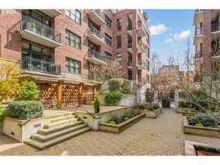 Photo #6: 23560011 Listing