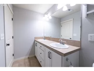 Photo #4: 23561187 Listing