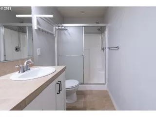 Photo #5: 23561187 Listing