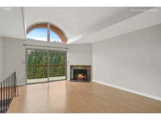 Photo #5: 23561443 Listing