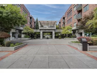 Photo #2: 23562567 Listing 