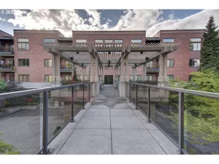 Photo #5: 23562567 Listing 