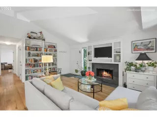 Photo #5: 23562851 Listing 