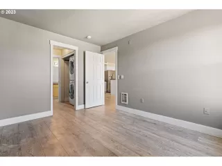 Photo #5: 23562868 Listing 