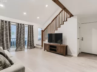 Photo #2: 23563054 Listing