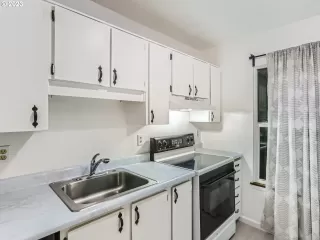 Photo #6: 23563054 Listing