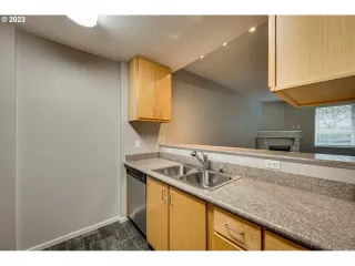 Photo #5: 23563481 Listing 