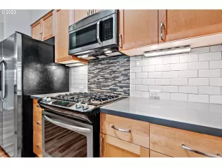 Photo #5: 23563821 Listing 