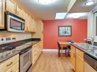 Photo #2: 23565138 Listing