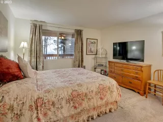 Photo #5: 23565138 Listing