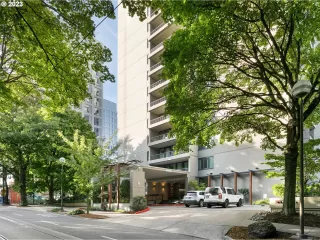 Photo #1: 23565746 Listing
