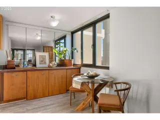 Photo #5: 23565746 Listing