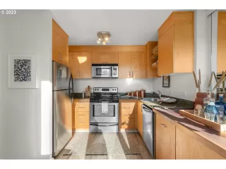 Photo #6: 23565746 Listing