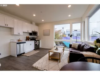 Photo #2: 23565978 Listing