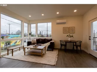 Photo #3: 23565978 Listing