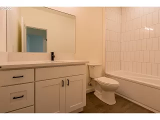 Photo #6: 23565978 Listing