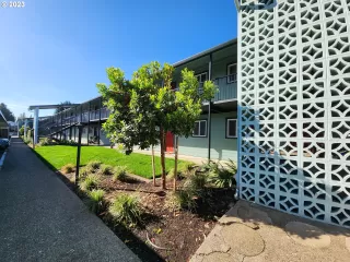 Photo #6: 23566698 Listing