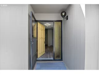 Photo #4: 235669657 Listing 