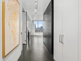 Photo #5: 23567172 Listing