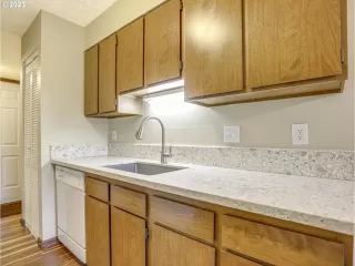 Photo #5: 23569218 Listing 