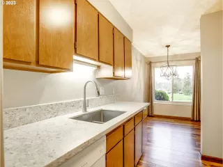 Photo #6: 23569218 Listing 