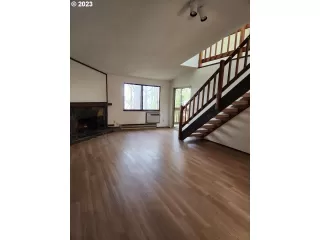 Photo #4: 23569374 Listing