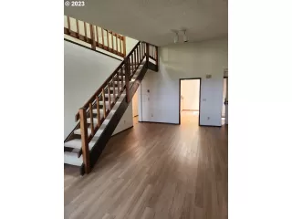 Photo #6: 23569374 Listing