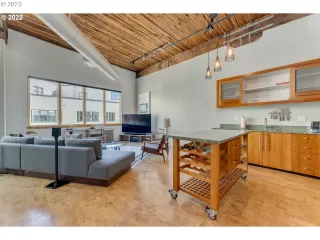 Photo #3: 23569803 Listing