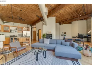 Photo #5: 23569803 Listing