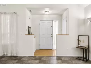 Photo #5: 23570041 Listing