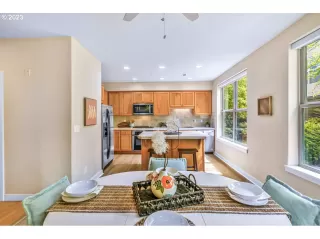 Photo #3: 23573942 Listing