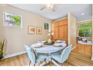 Photo #4: 23573942 Listing